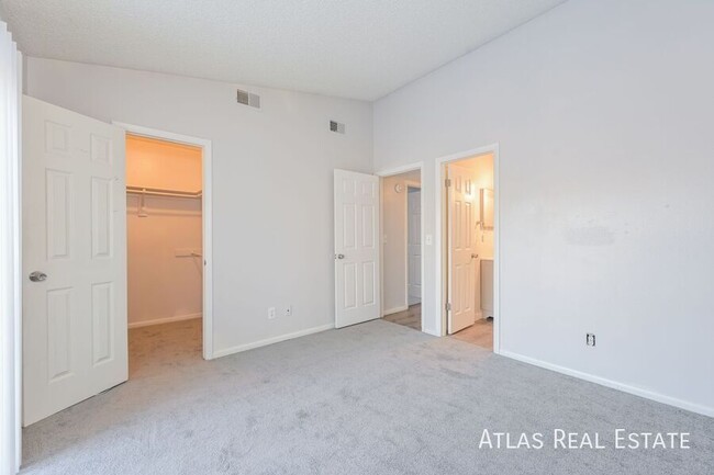 Building Photo - READY TO CALL HOME!! Awesome 2 bed, 1 bath...