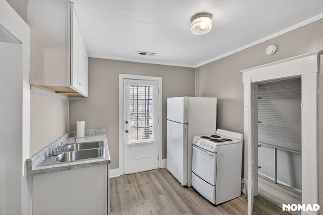 Building Photo - Charming 2BR Apartment in Winston Salem