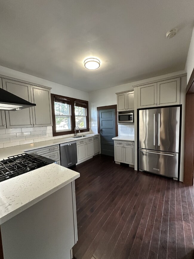 Building Photo - Beautiful PDX Bungalow, Master on Main, Wo...