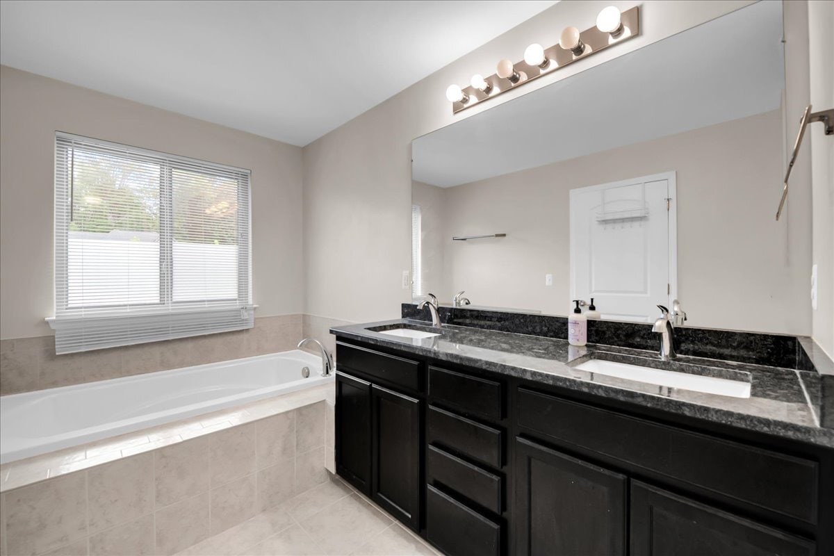 Building Photo - 41761 Steinbeck Gln