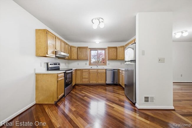 Building Photo - 2251 Crystal Dr