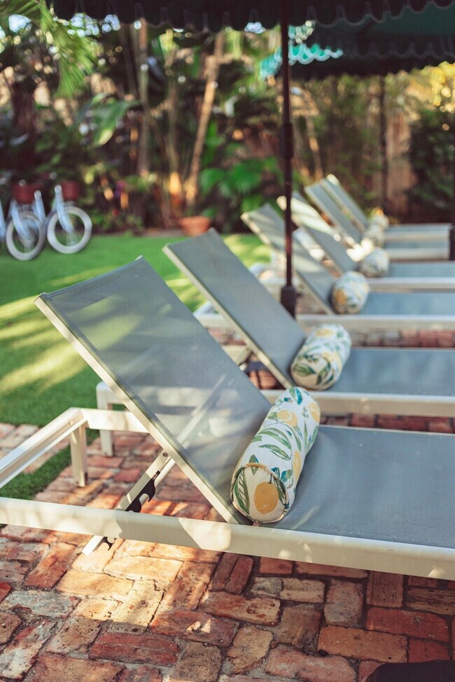 Building Photo - 446 27th St