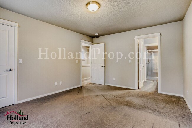 Building Photo - Beautiful 2 Bed • 2.5 Bath home in Prime Hillsboro Location – Light, Bright & Functional! *** Spe...