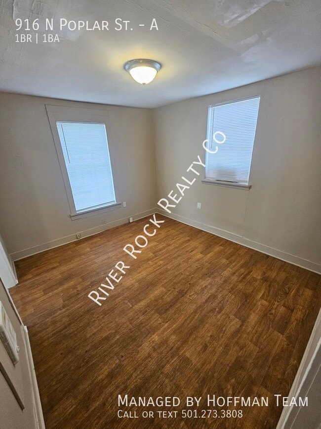 Building Photo - 916 N Poplar St