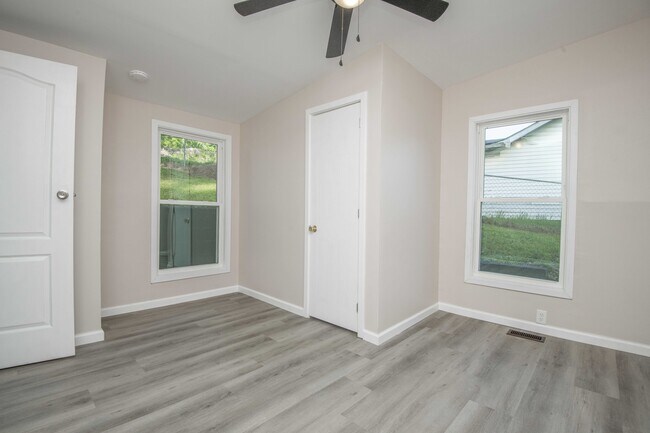 Building Photo - 4112 Edington Rd