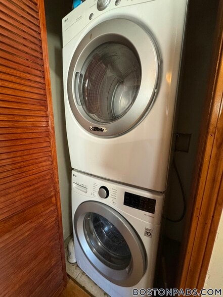 Building Photo - 102 Allston St