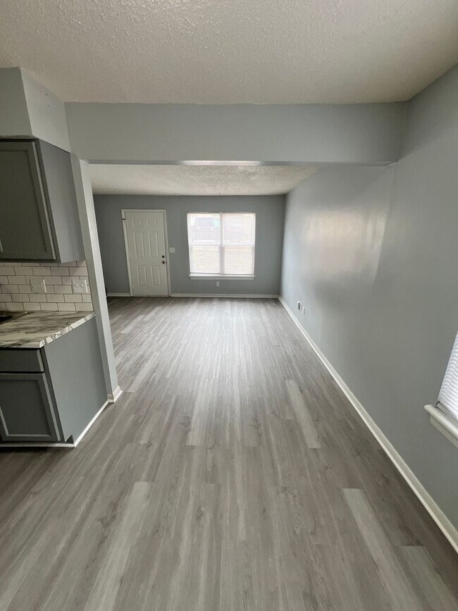 Building Photo - Parkville Living! Updated 2 Bed, 1 Bath with 1-Car Garage