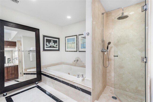 Building Photo - 100 South Pointe Dr