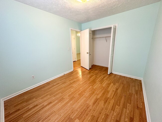 Building Photo - 3 bedroom 2 bath home located in mid -Wilmington area