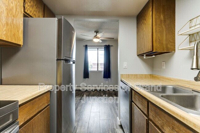 Building Photo - 1140 Walnut Ave