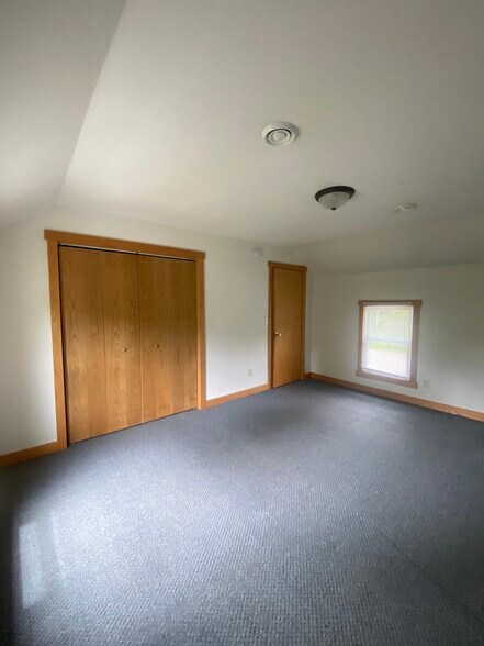 Building Photo - 6086 Southwest Ln