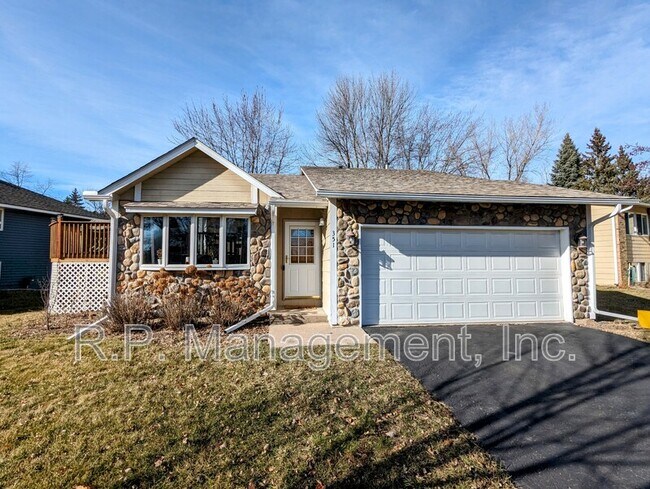 Building Photo - 351 Oakwood Dr