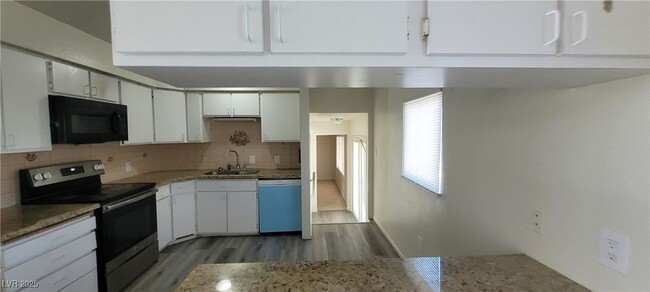 Building Photo - 2784 Belcastro St