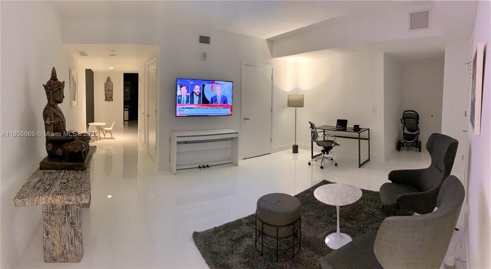 Building Photo - 1010 Brickell Ave