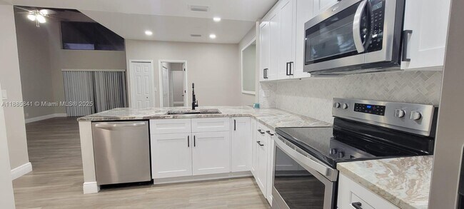 Building Photo - 1640 NW 93rd Ave