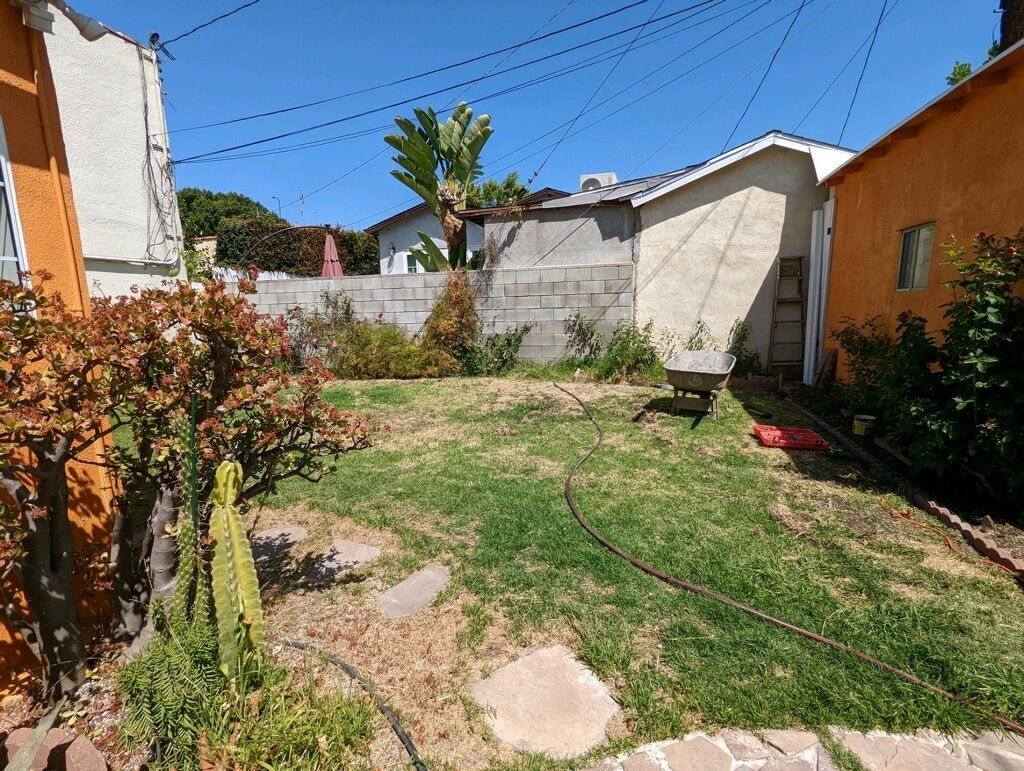 Building Photo - 6619 Willoughby Ave