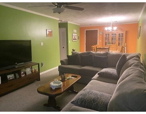 Building Photo - 10 Kenmar Dr