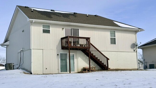 Building Photo - 2213 Larkspur