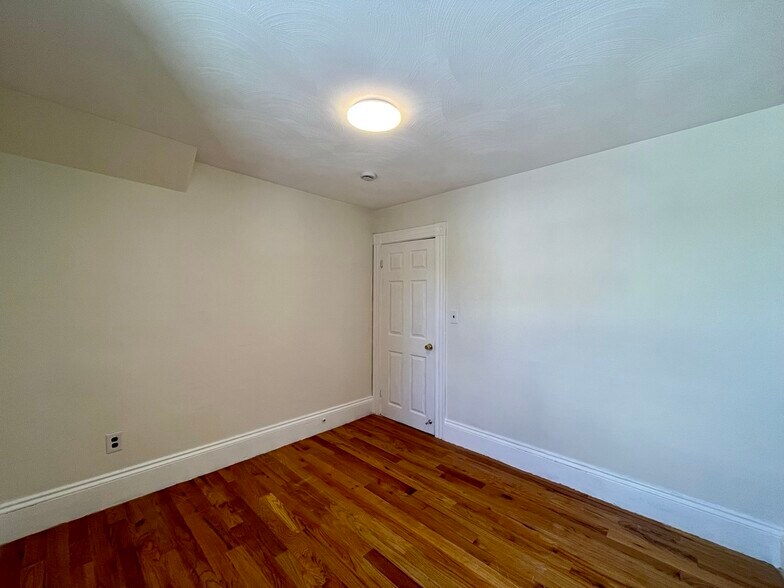 Building Photo - 10 Hamden Cir