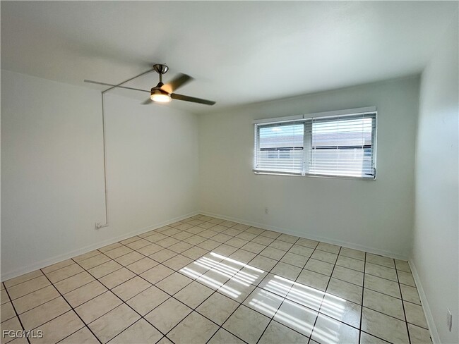 Building Photo - 4009 SE 19th Ave