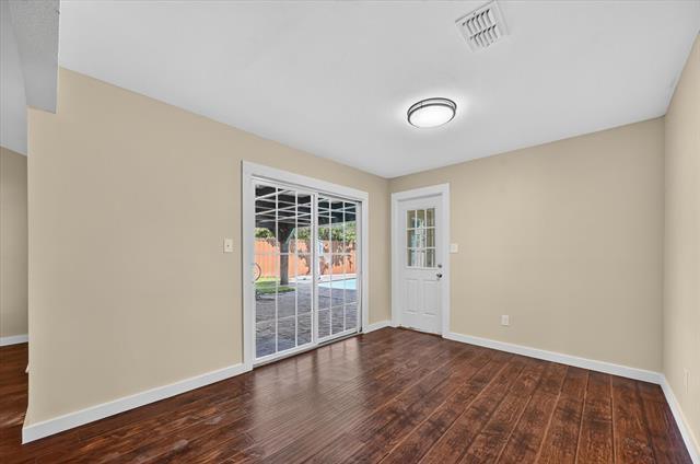 Building Photo - 2816 Pinehurst Dr