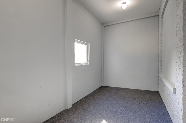 Building Photo - 1827 S Springfield Ave