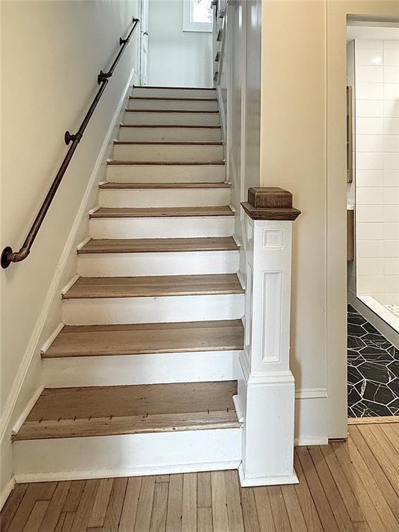 Building Photo - 38 Delmont Dr NE