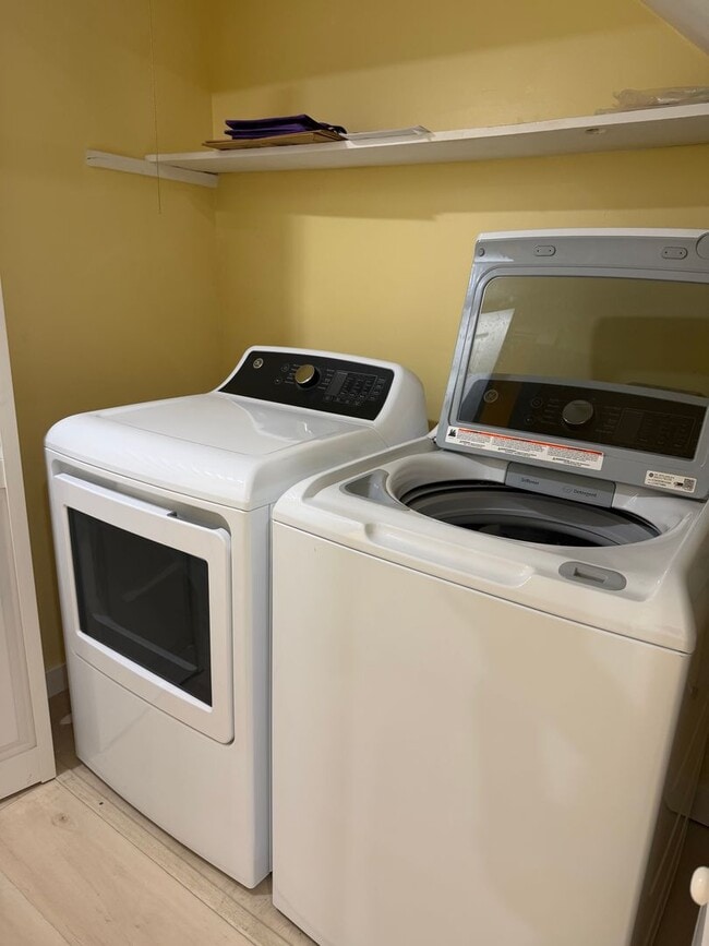 Building Photo - Updated Townhouse on the North End of Hilton Head