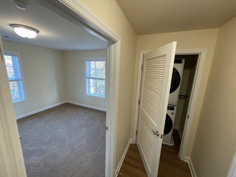 Building Photo - 540 Northend Dr