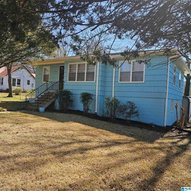 Primary Photo - Charming 4 Bedroom, 1 Bathroom house