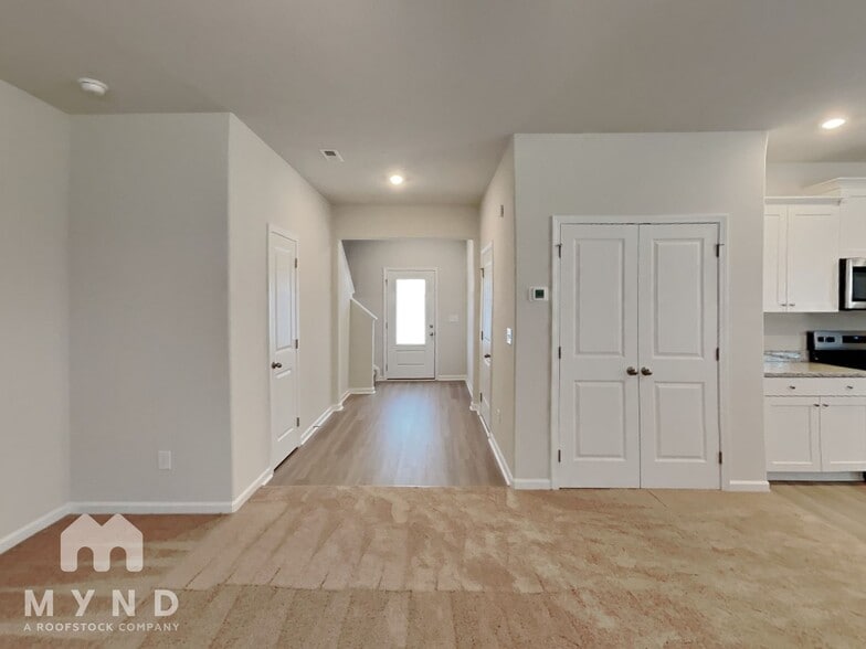 Building Photo - 241 New Villas St