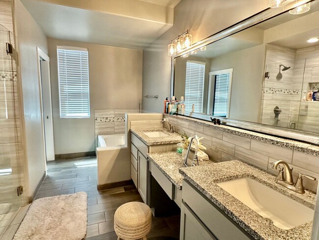 Building Photo - 1077 El Nido Dr