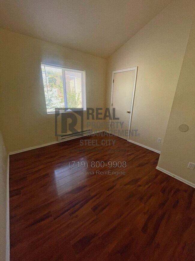 Building Photo - 1713 Oakshire Ln