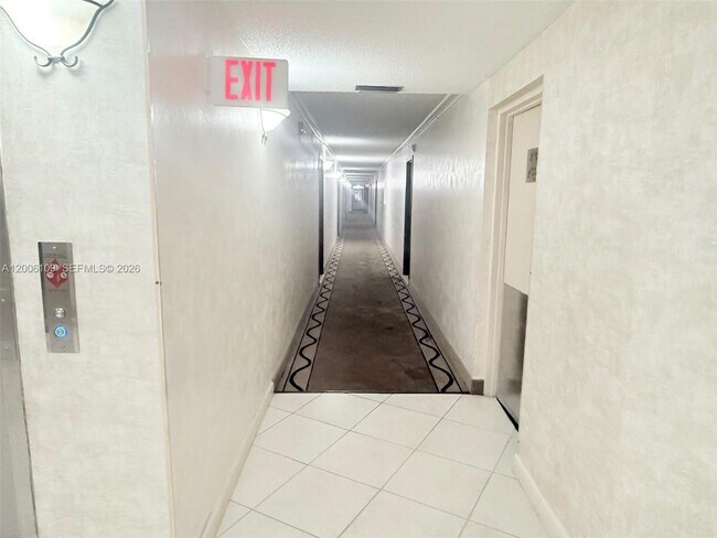 Building Photo - 1400 St Charles Pl