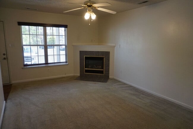 Building Photo - 2 Bedroom 2.5 Bathroom Townhome located in Marsh Oaks