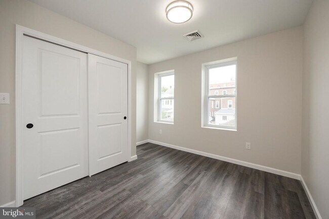 Building Photo - 14 S 4th Ave