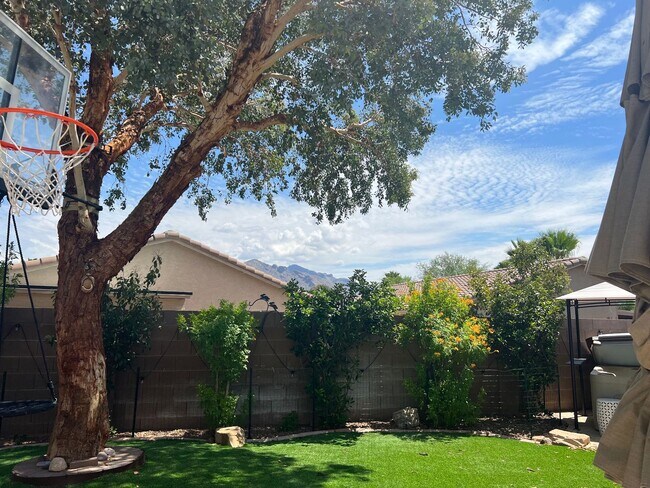 Building Photo - Gorgeous Northwest 3 Bedroom!