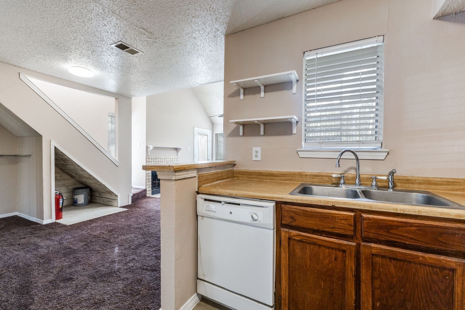 Building Photo - 9833 Walnut St