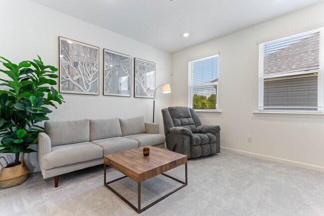 Building Photo - 1537 Underbrush Dr