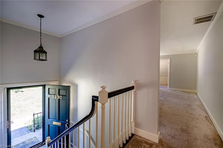 Building Photo - Room in House on Kinnamon Rd