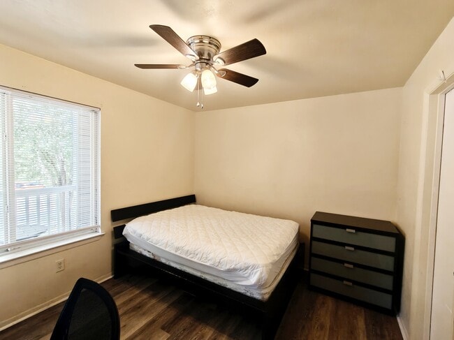 Building Photo - 4000 SW 23rd St