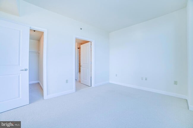 Building Photo - 5750 Bou Ave