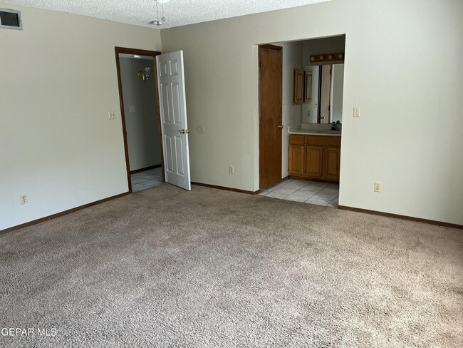 Building Photo - 2601 Jefferson Ave