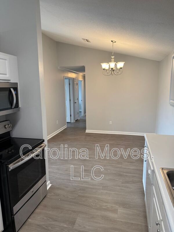 Building Photo - 107 Pelham Square Way