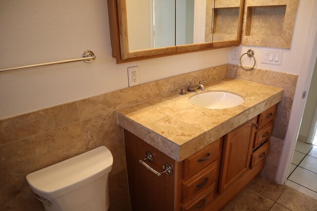 Building Photo - Great home Great price