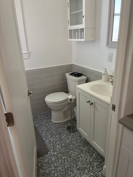 Building Photo - 3016 Harriet Ave