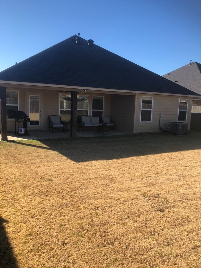 Building Photo - Savannah Place Dream Home