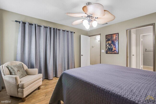 Building Photo - 1 br, 1 bath Condo - 8000 Kroll Way Apt 25