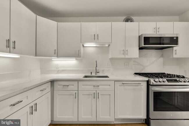 Building Photo - 4620 N Park Ave