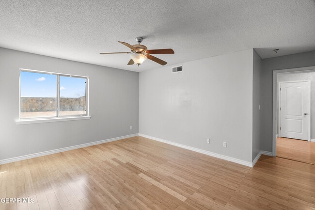 Building Photo - 14141 Tierra Leona Dr